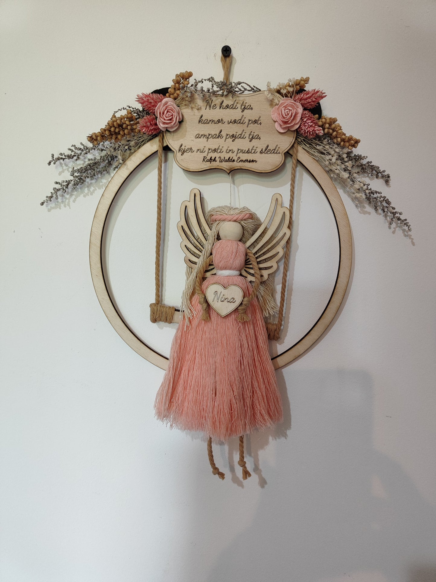 Macrame angel na obroču s posvetilom
