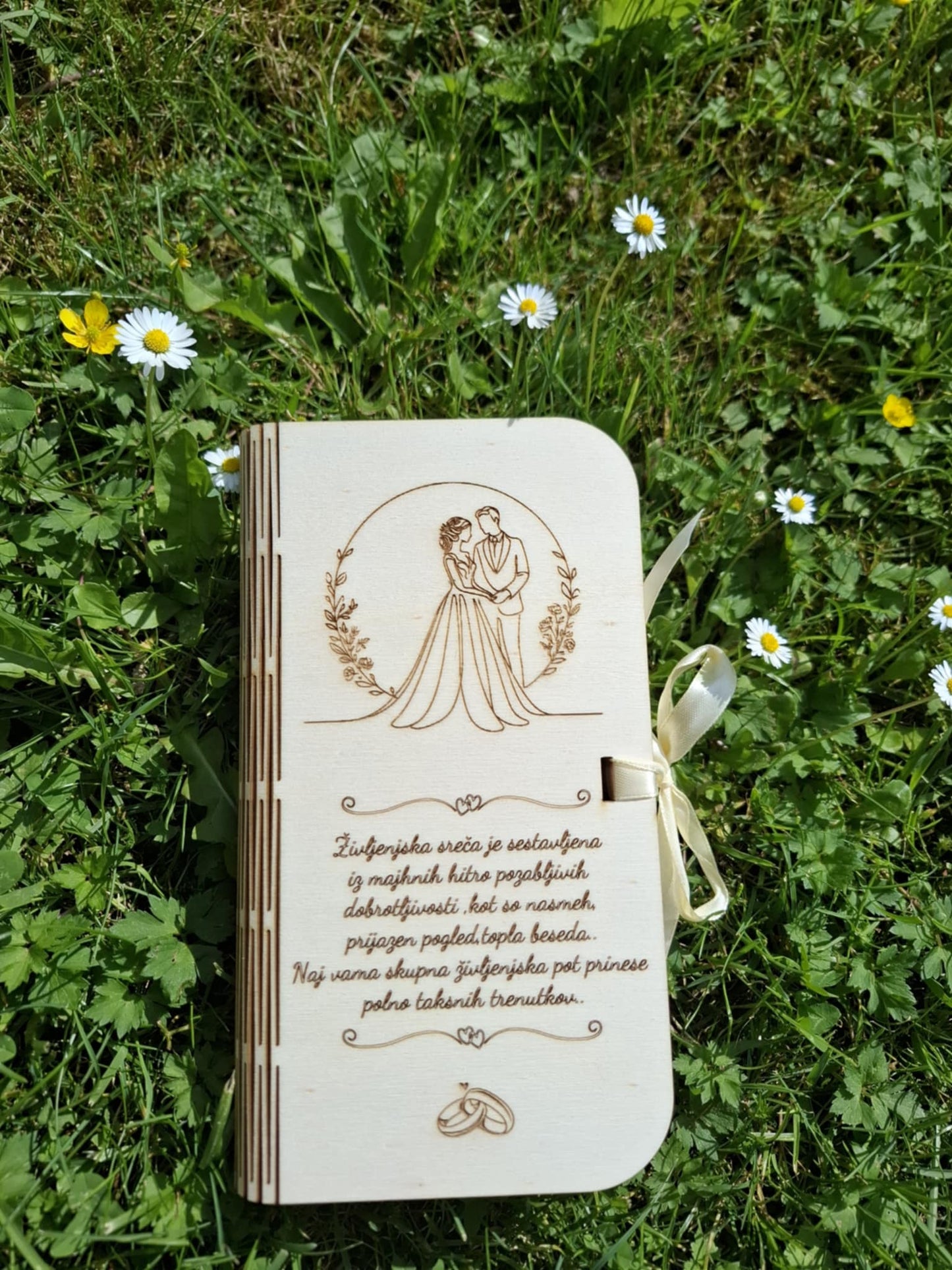 Lesena škatlica- knjiga