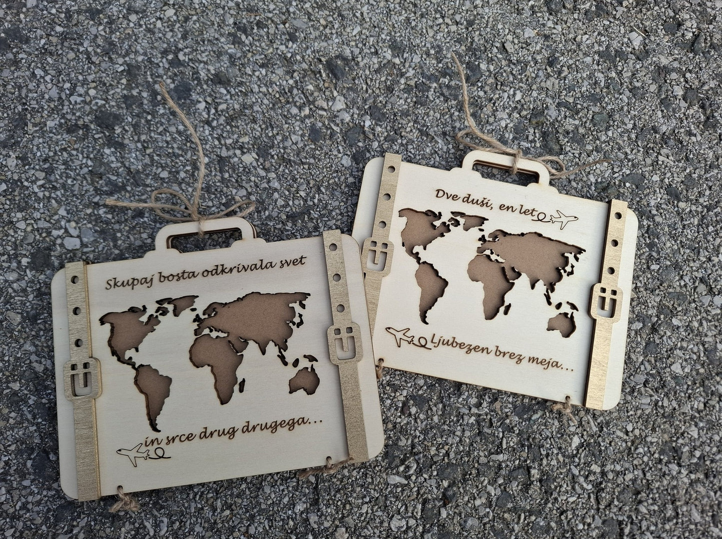 Lesena voščilnica v obliki kovčka POROKA