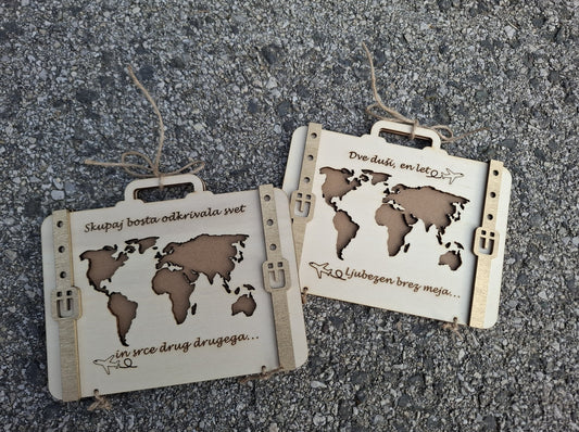 Lesena voščilnica v obliki kovčka POROKA