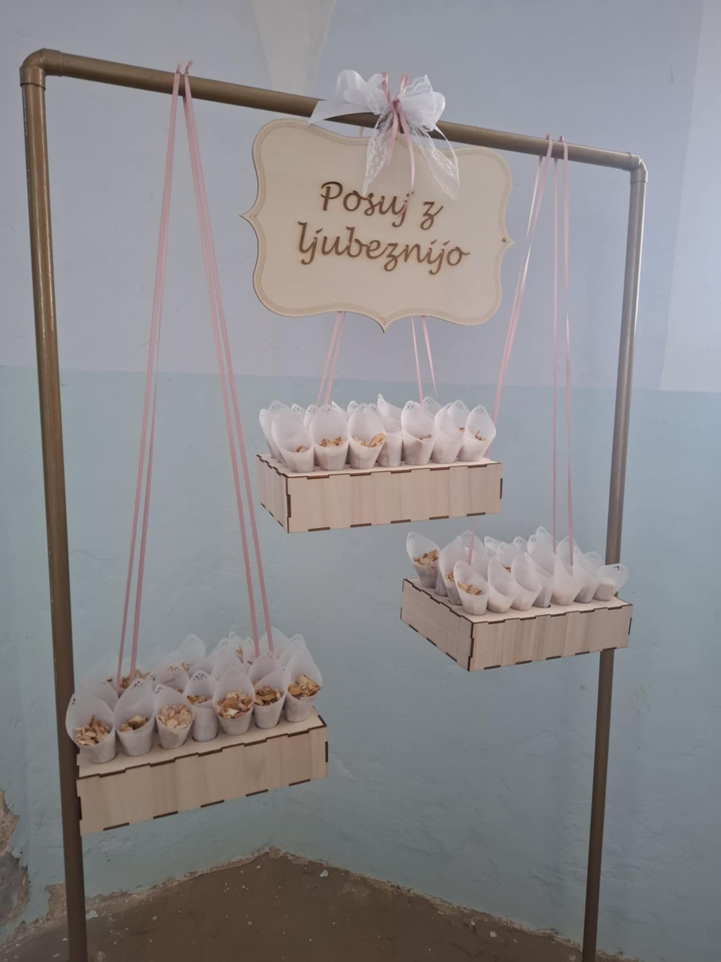 Zaboj za konfete in tabla