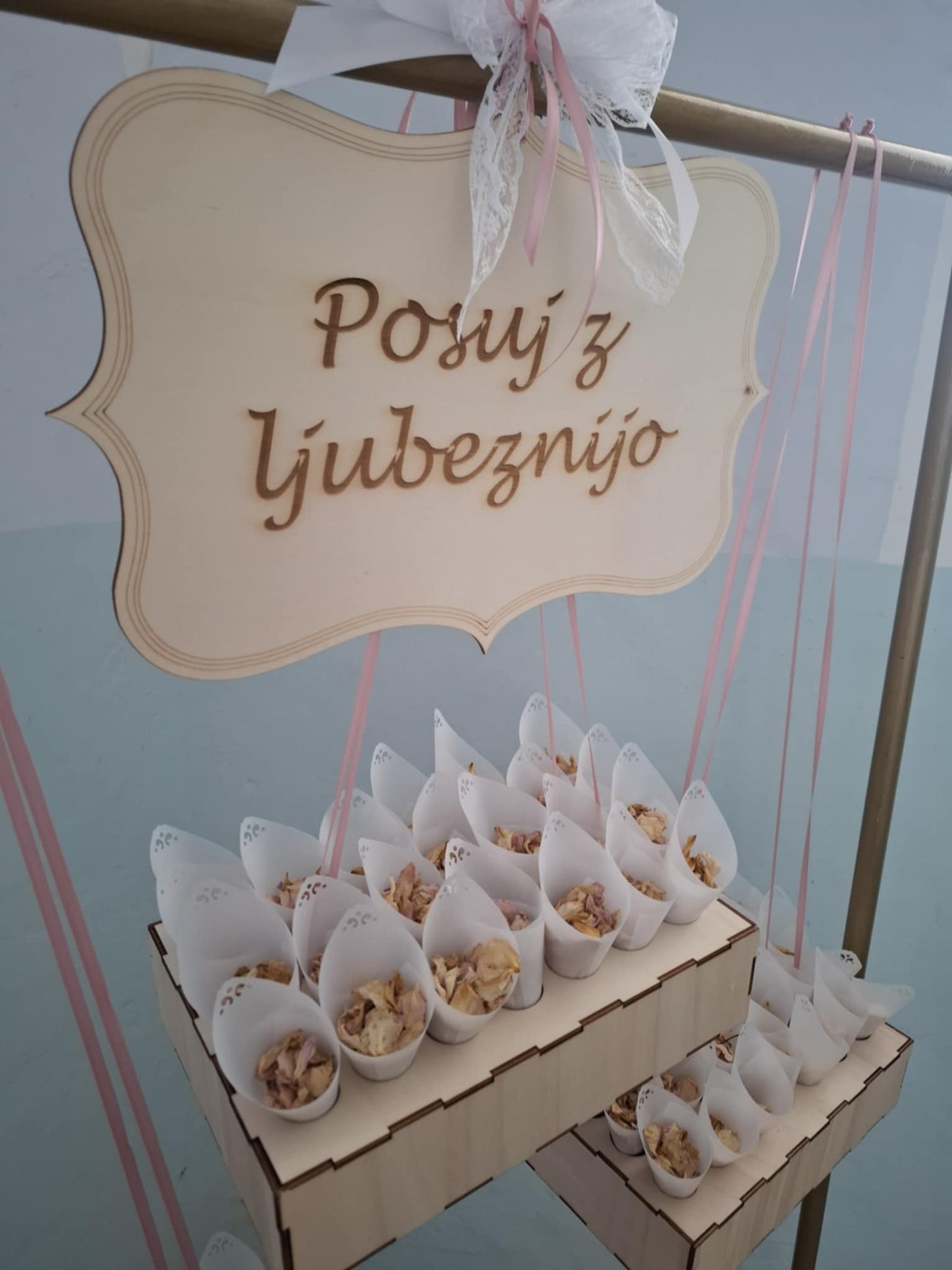 Zaboj za konfete in tabla