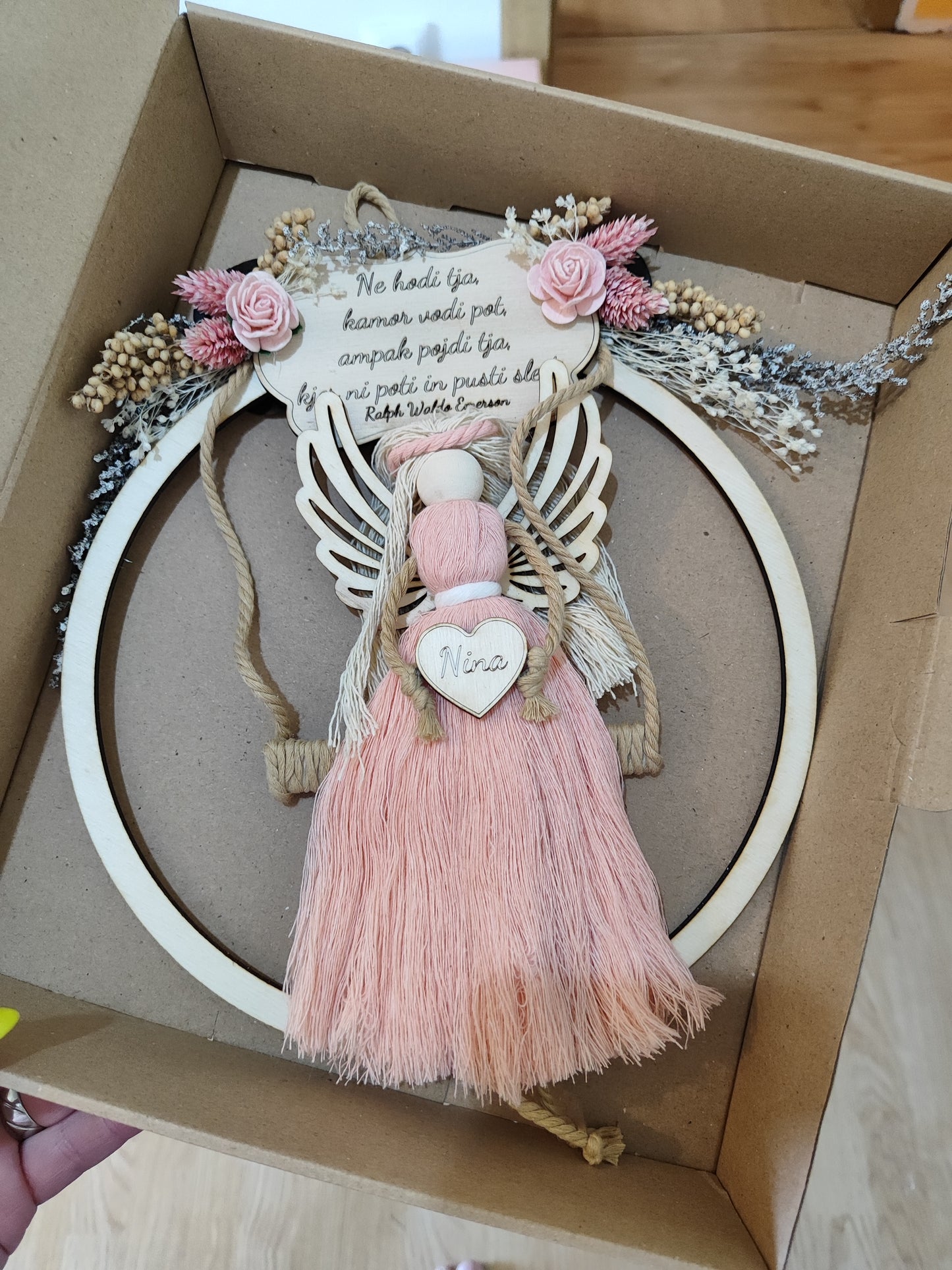 Macrame angel na obroču s posvetilom