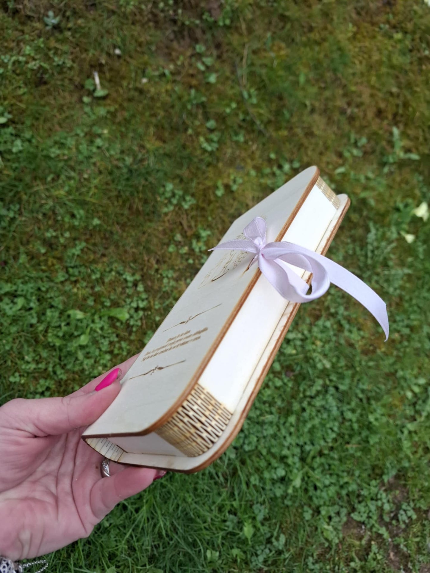 Lesena škatlica- knjiga